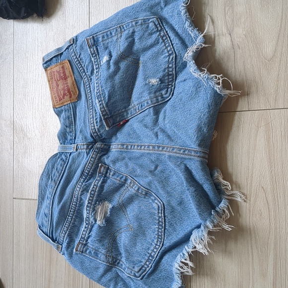 Nwot Levi's 501 shorts distressed - Picture 4 of 4